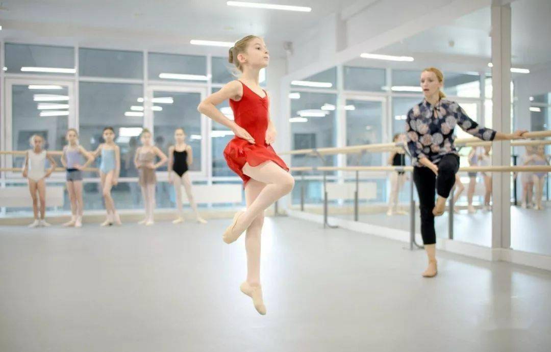 怎样才能长高的舞蹈视频 f80045f91df649ebb797d6bf85acf83c.jpeg