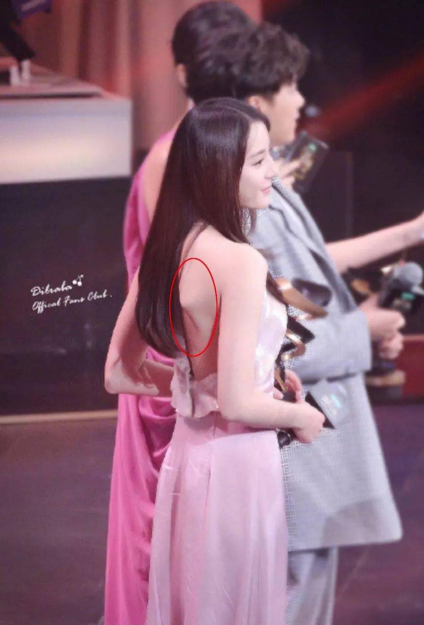 肩胛|迪丽热巴的这张照片,一点都不性感!