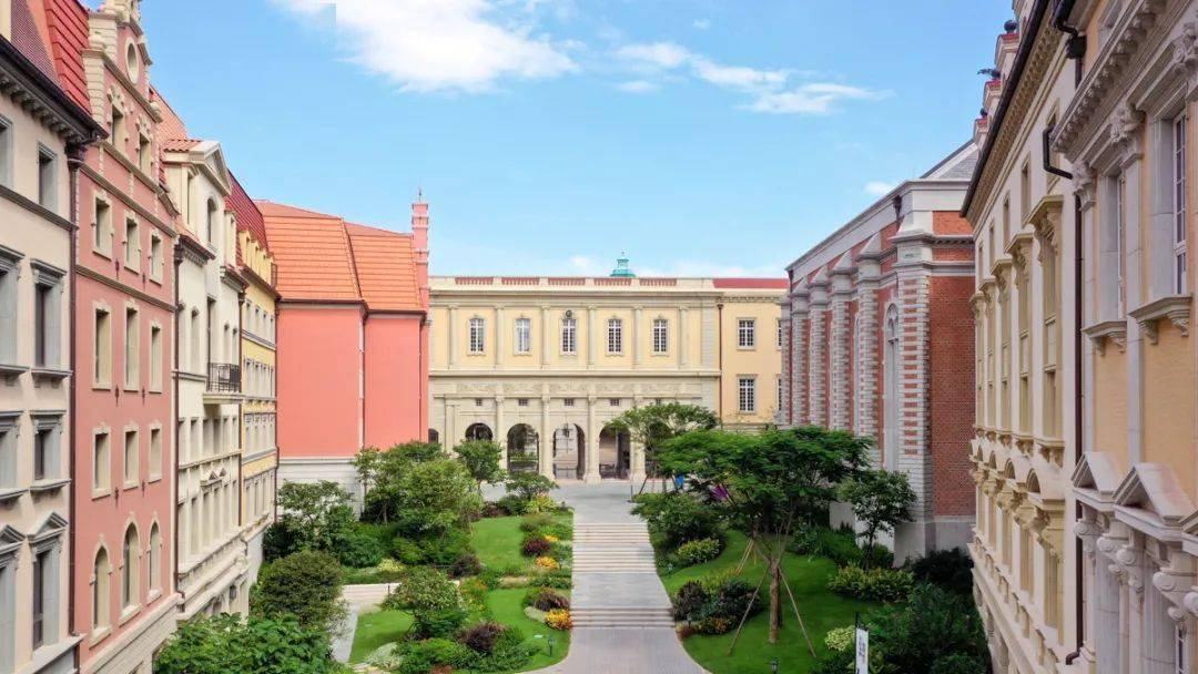 东莞松山湖畔,华为大学