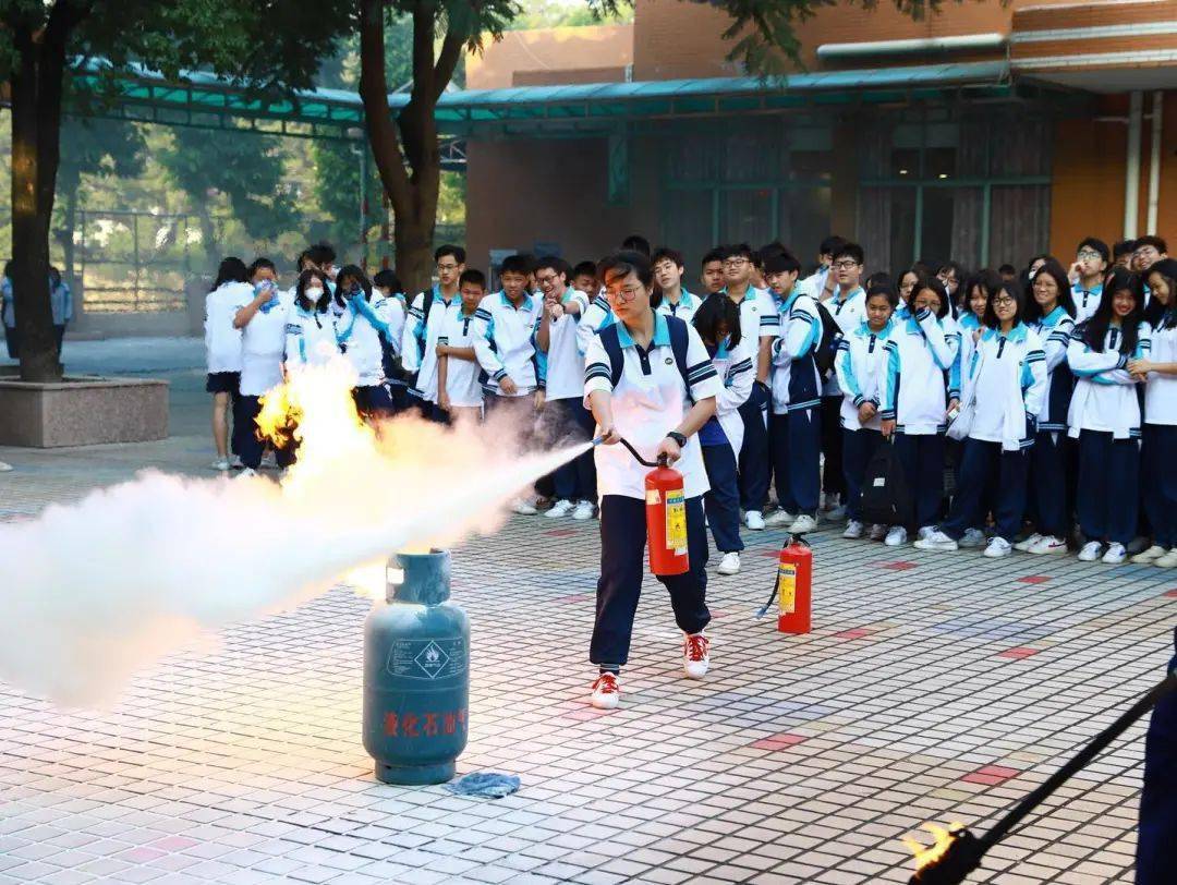 重视消防 安全至上 ——记南海中学分校2020年消防安全应急疏散演练