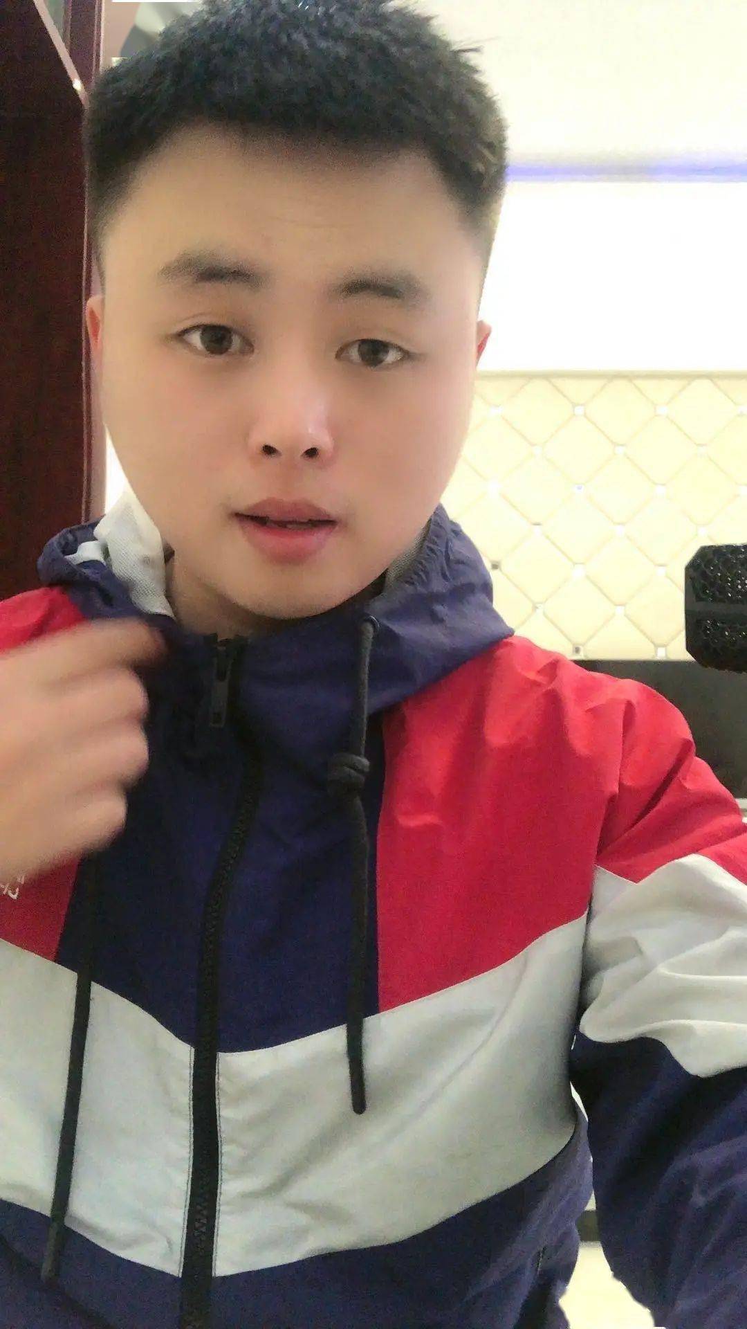 张豪杰,你这一跪,真帅!_菏泽