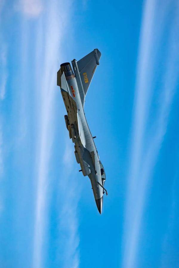 从“米格-15”到“歼-20”│一张长图见证人民空