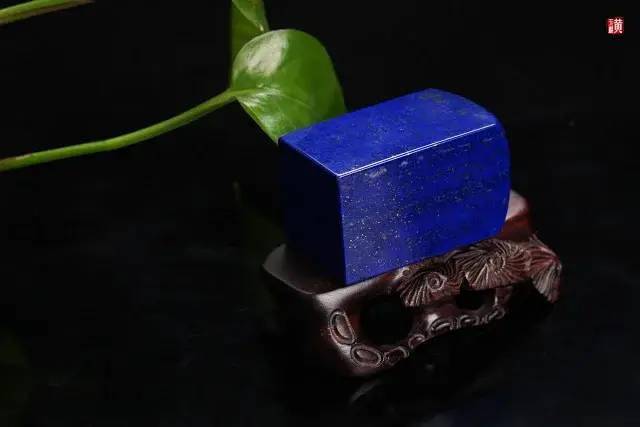 蓝色|这个色系的珠宝，高级温和又迷人，每一种都是美哭的节奏！