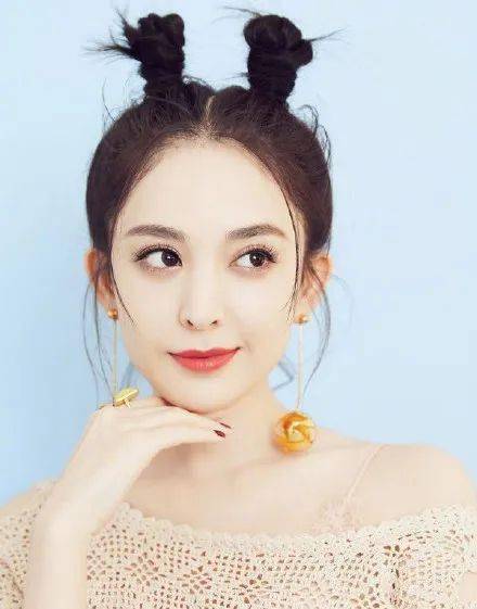 发型|杨超越的粉裙子太土气？被喷表演个寂寞的她要靠发型扳回一城！