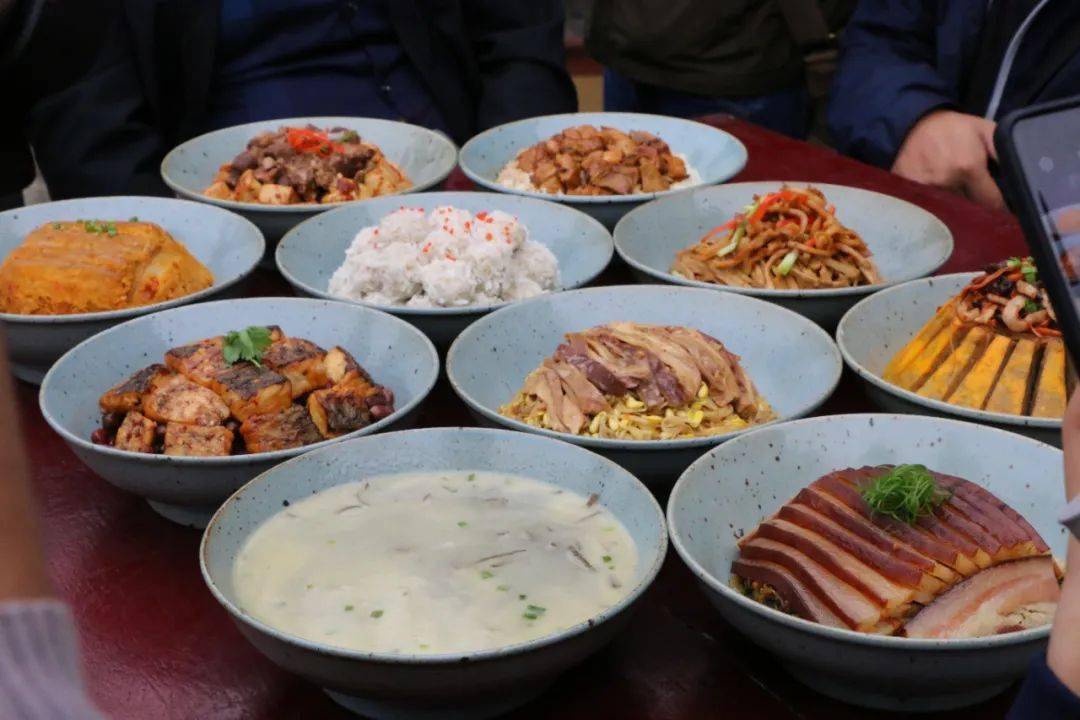 让我们一起走进宜昌瓴悦土家传统美食工作工坊,探寻传统饮食中深厚的