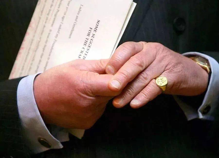 男士|会戴珠宝的男人，品味不会差 。