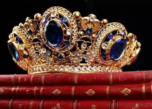 蓝色|这个色系的珠宝，高级温和又迷人，每一种都是美哭的节奏！