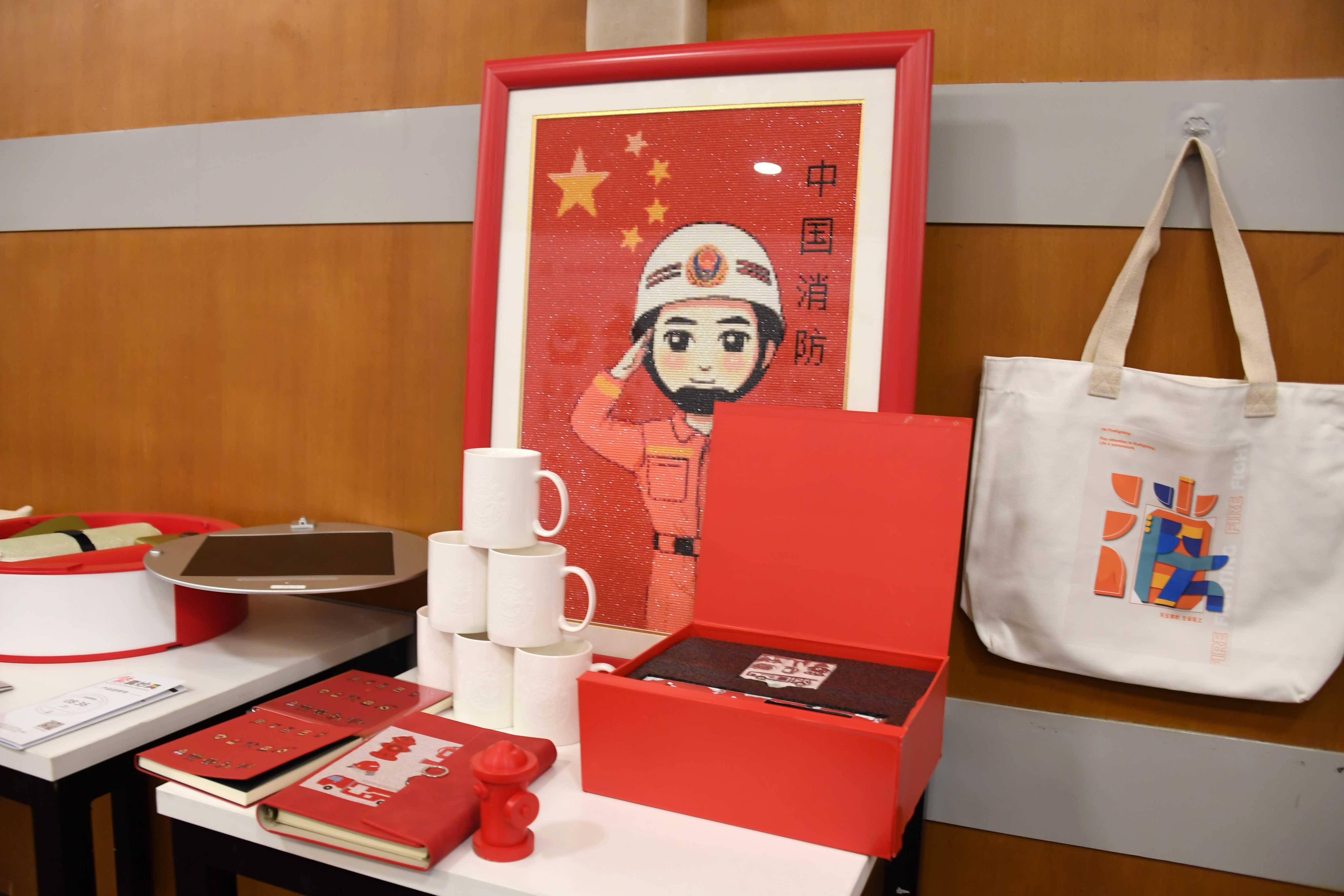灭火器卷笔刀消防栓u盘60余件消防文创亮相消防宣传创意迭出
