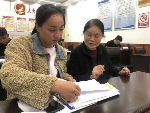 人口普查老普查员_人口普查普查员证(2)