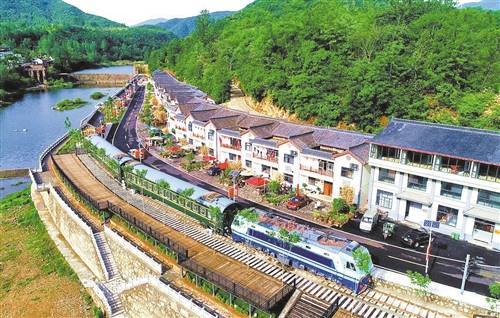河南栾川:铁路小镇面貌新