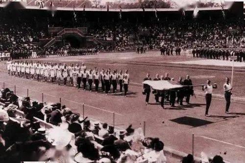 1904年,第三届圣路易斯奥运会:由于横跨大西洋船票太贵,基本是美国人