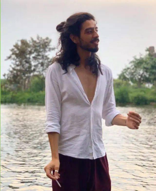 长发|一群喜欢留长发的男生各种po自拍，有些居然性感又妩媚啊！