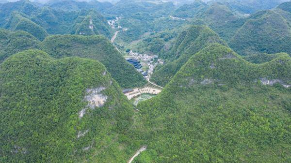 地处麻山腹地的贵州省罗甸县沫阳镇麻怀村,是一个被群山包围的山地村