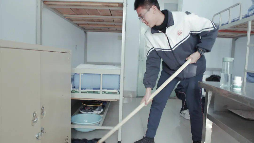 淄博六中学生宿舍什么样走一起去看看
