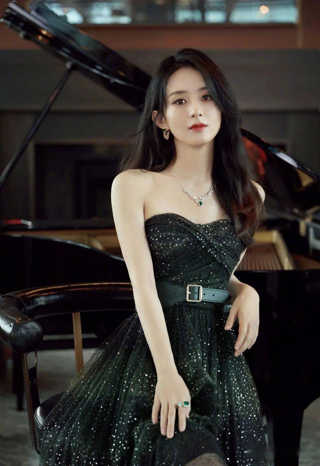 珠宝|女明星复出只拼业务能力？珠宝造型才是新“战场”！