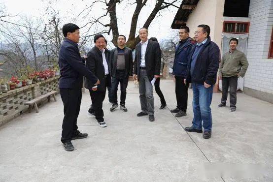 陇南市科技局局长何红梅,陇南市政协副主席,康县县委书记李廷俊,康县