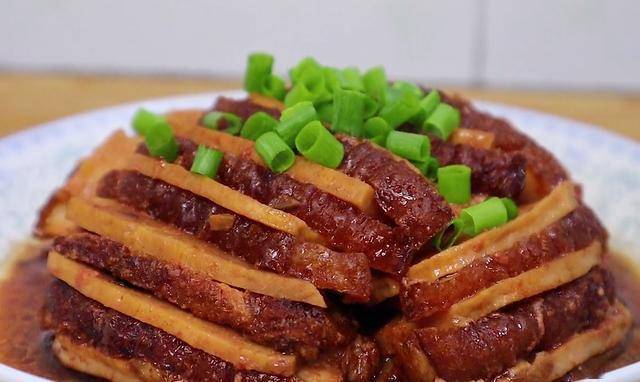 大厨教你正宗香芋扣肉,营养美味,肥而不腻,来客人做一
