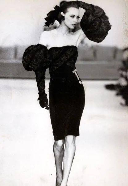 化身|卍物志┃26岁被老佛爷捧为香奈儿化身，如今63岁依然是法式优雅的代名词