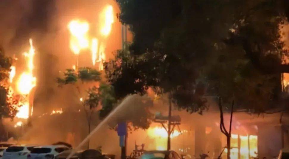 香港一餐厅昨夜突发大火,已致7死10伤 紧急提醒 秋冬干燥易燃,防火 逃生知识收藏