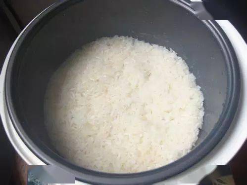 为什么米饭煮出来还会有点夹生 e576dff37ab741e59ab1ccc2f3ce3439.jpeg