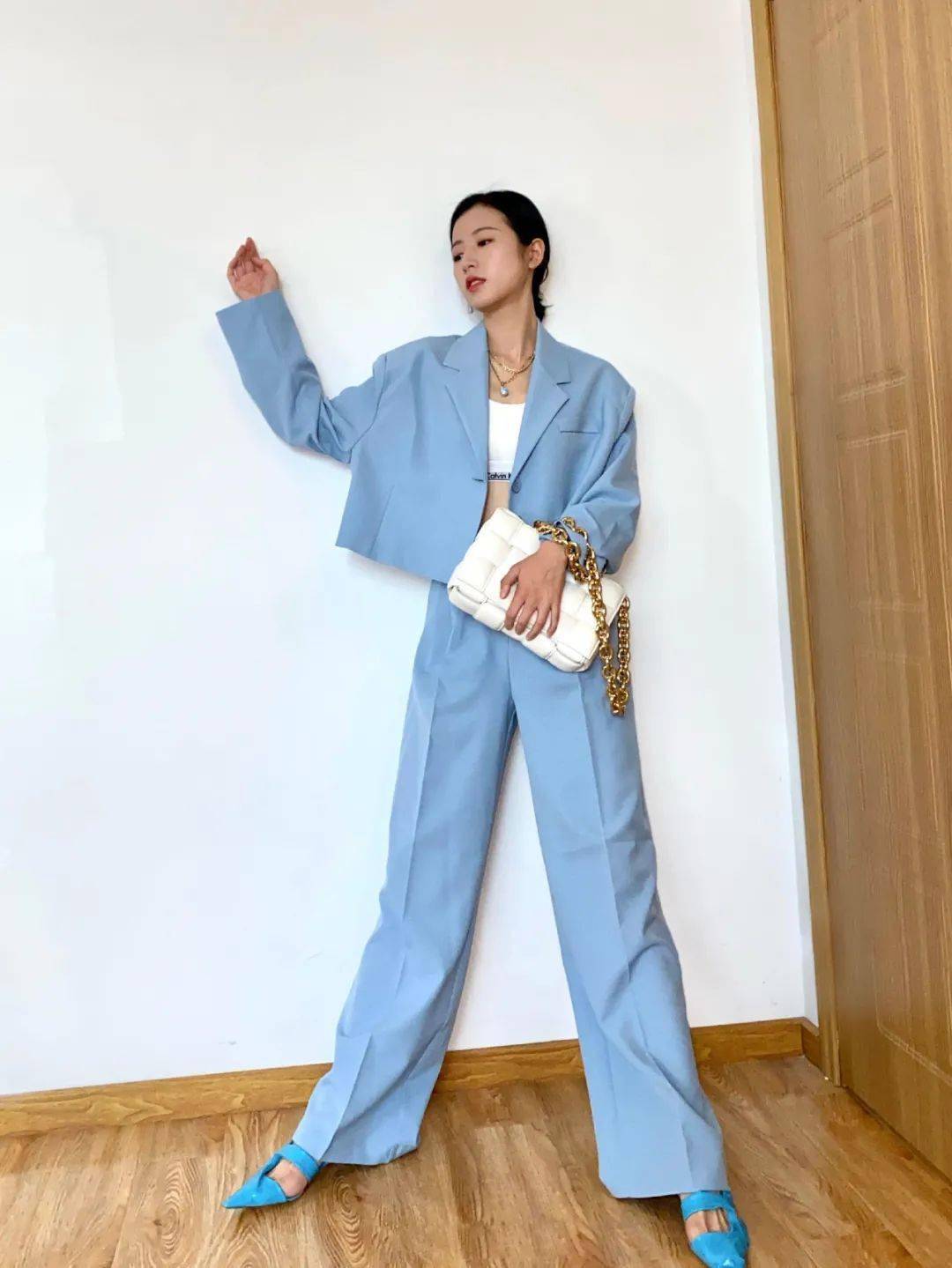 爱游戏官方网站2020年最流行的4款西服你有几件？(图5)