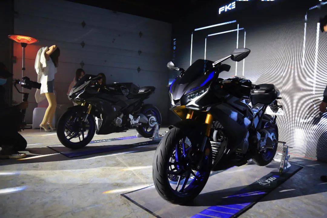 摇臂排行榜_又一款单摇臂250跑车要来了|QJMOTOR仿赛家族将添新军