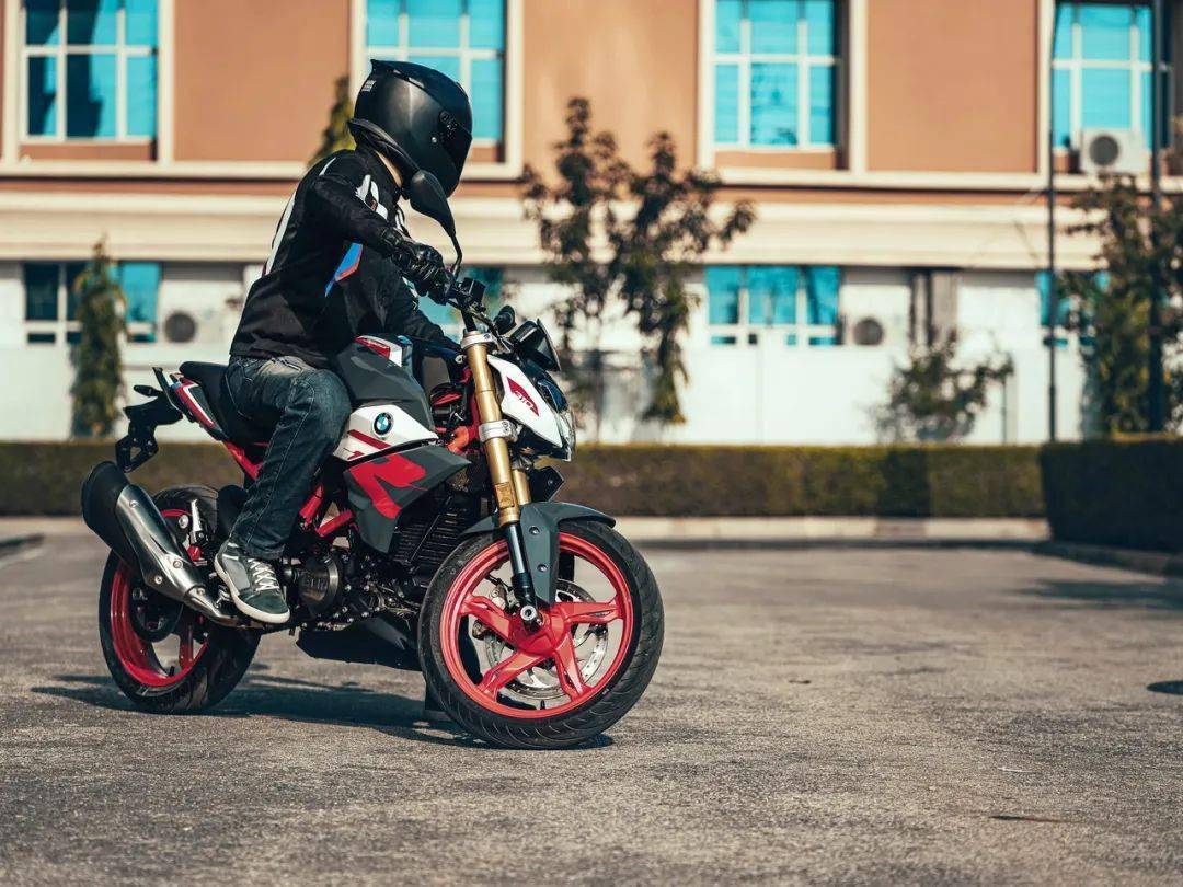宝马摩托发布 2021 g310r