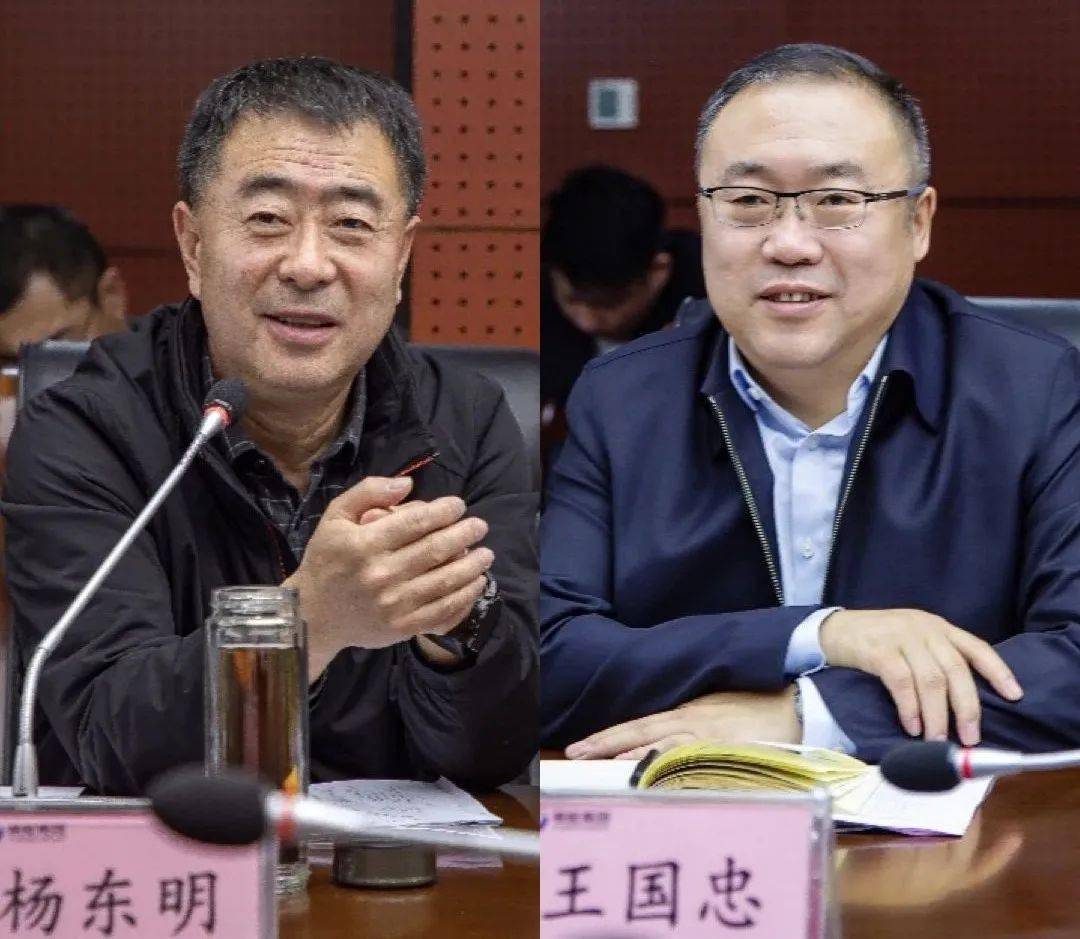 榆林市副市长,榆能集团党委书记,董事长王国忠主持签约会议.