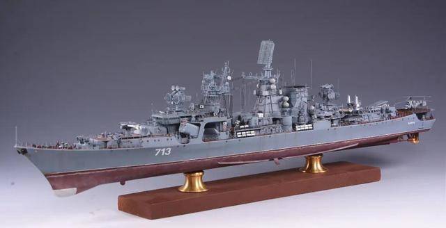 模玩秀大佬神级作品苏联红海军卡拉级刻赤号巡洋舰