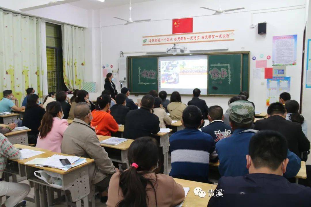 项梦校长回顾学校一直以来培养学生全面发展取得的成绩