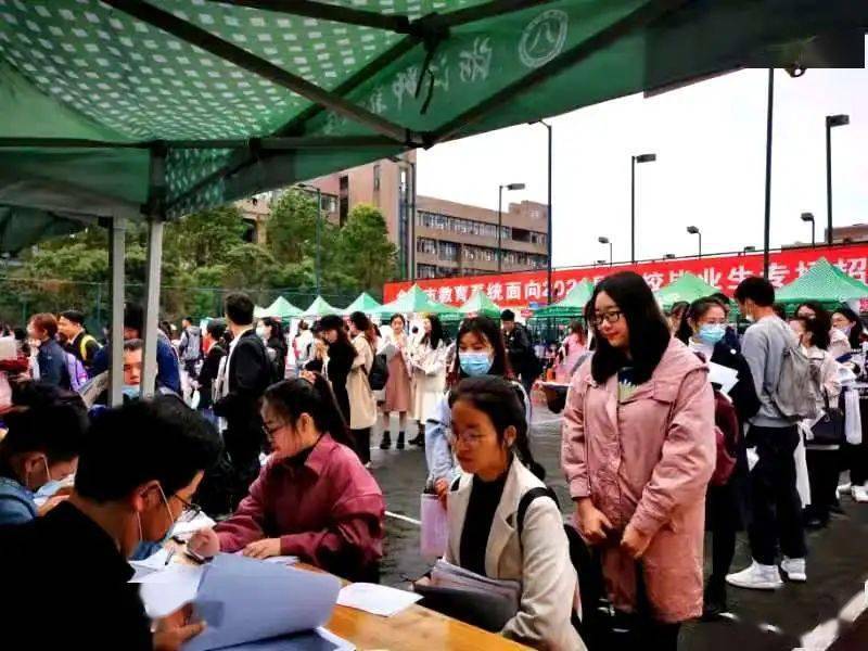 浙江大学招聘会_浙江大学招聘会剪影(3)