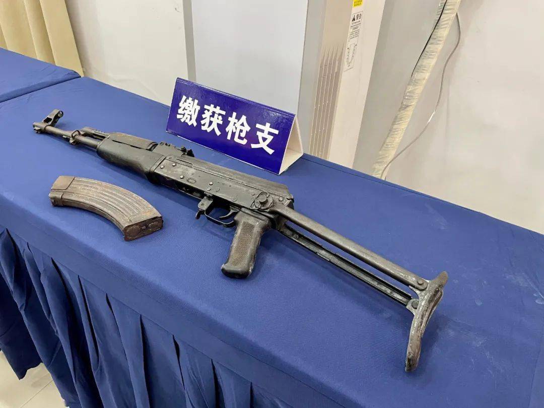 桂粤警方联手破获特大跨国毒品目标案件缴获毒品约42公斤和一支ak47及