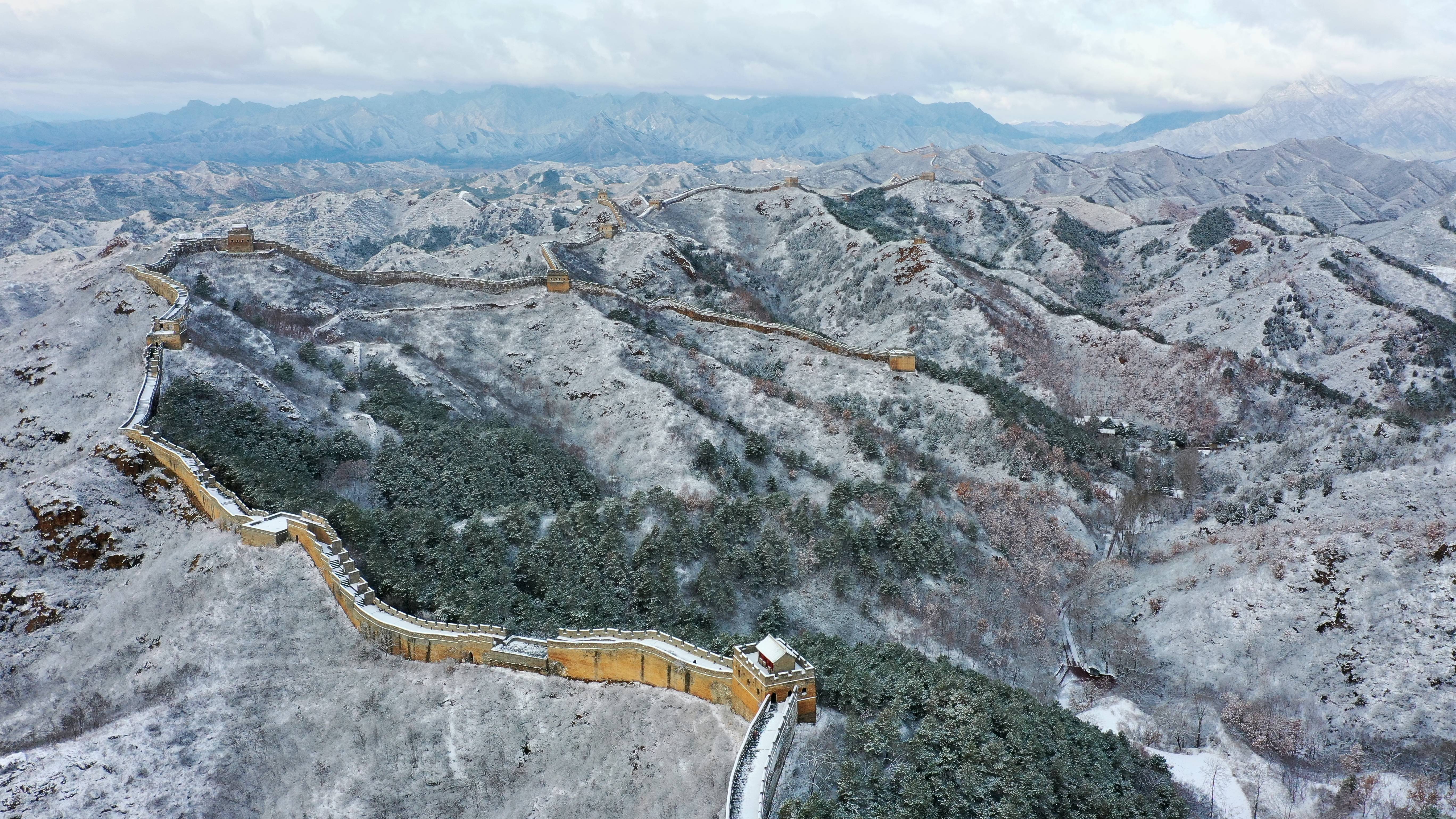 雪落金山岭