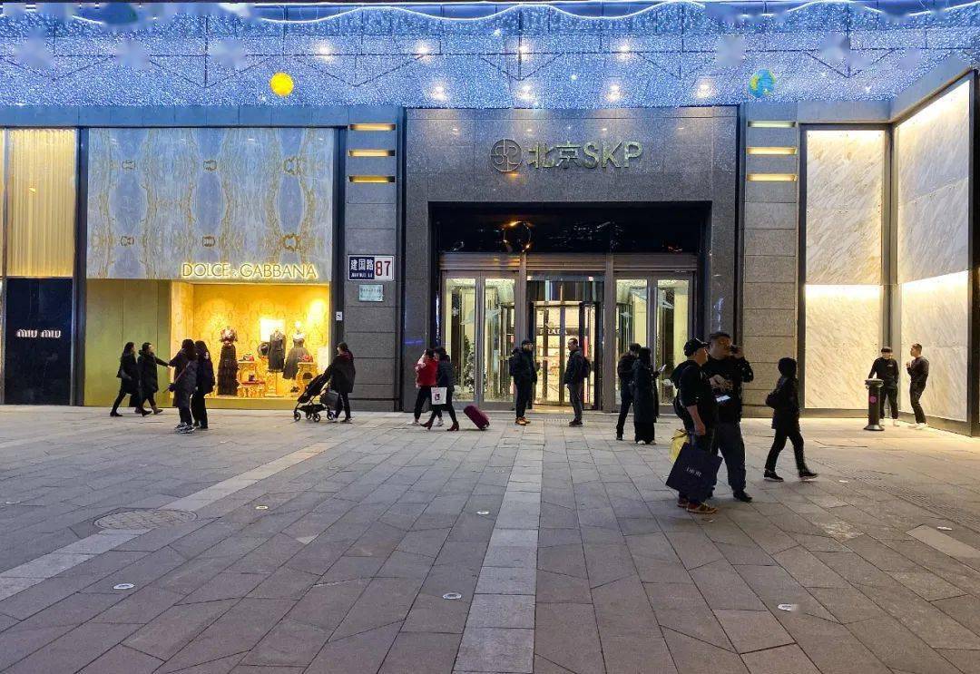 全北京最有钱的人，在这里乖乖排队