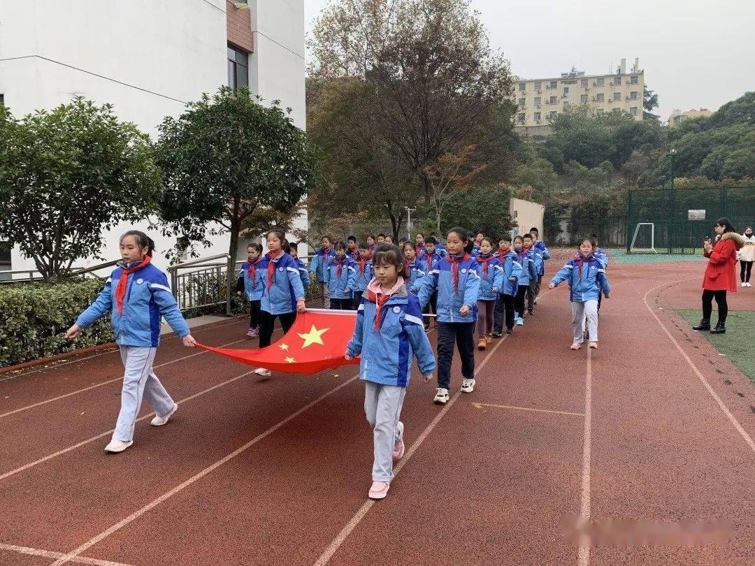 九龙小学第13周升旗中队风采