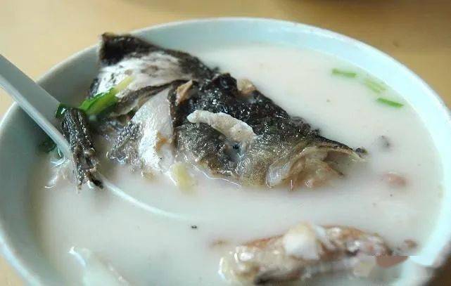 怎么炖鱼头汤好吃 6651291e482a470686f43d3c034cd893.jpeg