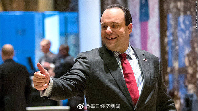 又一名特朗普顾问感染新冠  曾与总统私人律师出