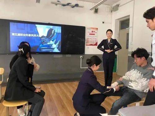 艺资讯艺术学院举办第五届职业形象风采大赛