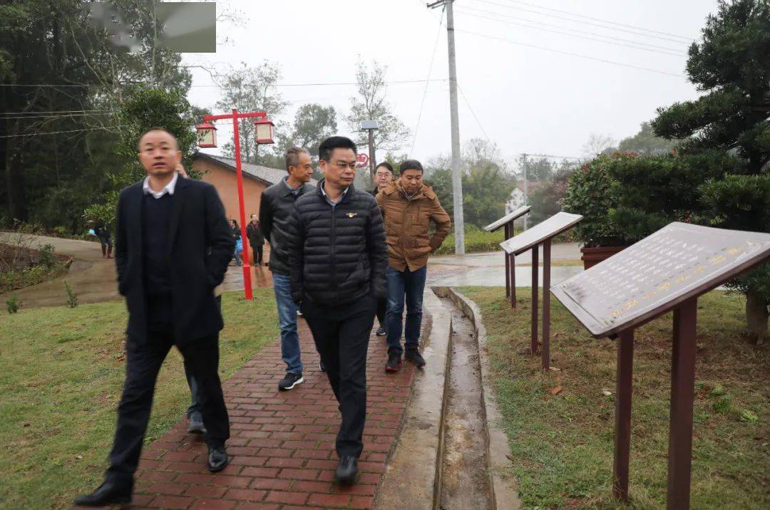 市水利局局长,市河长办常务副主任刘少云,区领导李波等分别陪同.