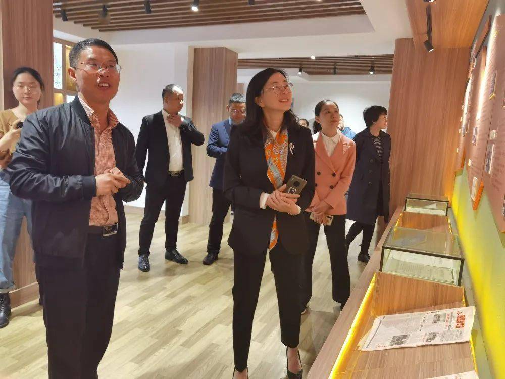 人力社保局党组副书记,副局长蔡月琴带队的第三评估组一行5人来到瑞安
