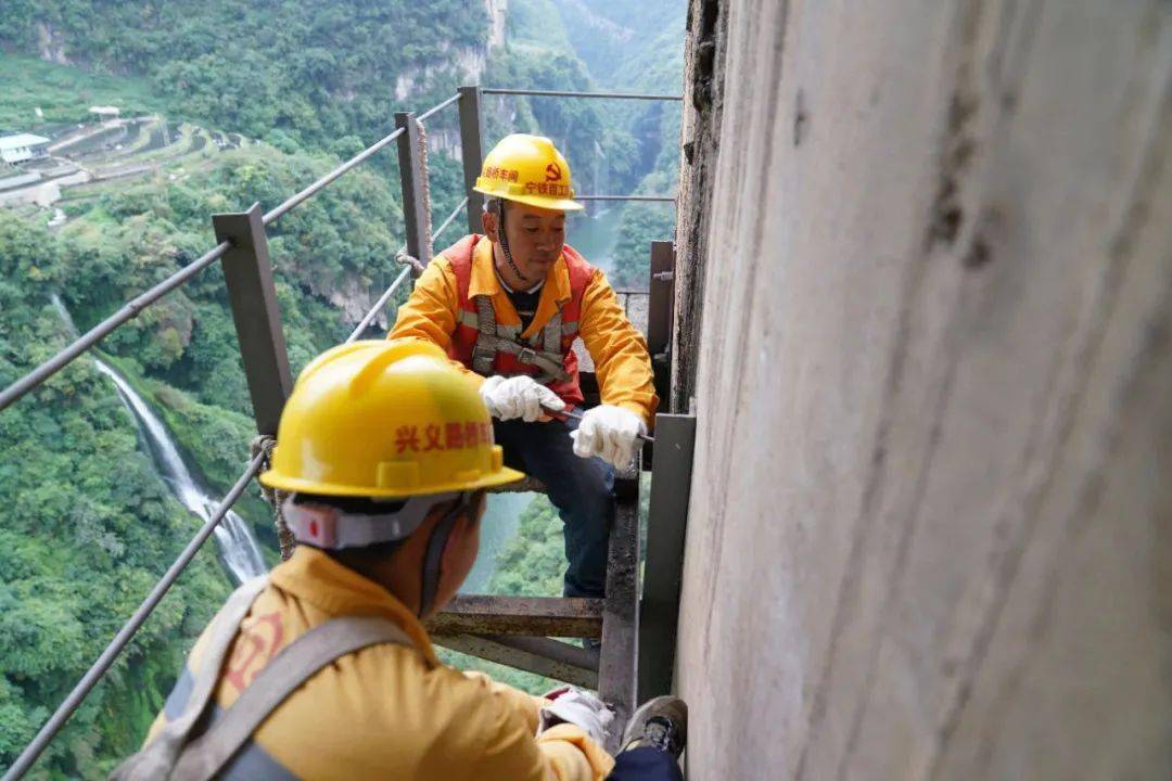 如何飞檐走壁教程 096b85a42bd44bd99b590407655519b5.jpeg