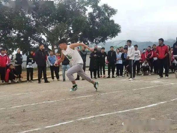 梁河县勐养镇民族中学成功举办首届文体艺术节