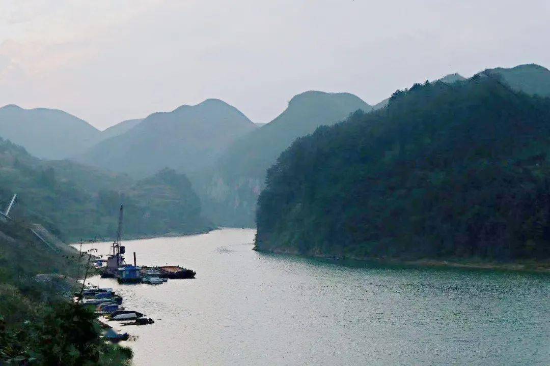 凯里清水江旁海航电枢纽工程大坝基本完工美丽风景已绽放