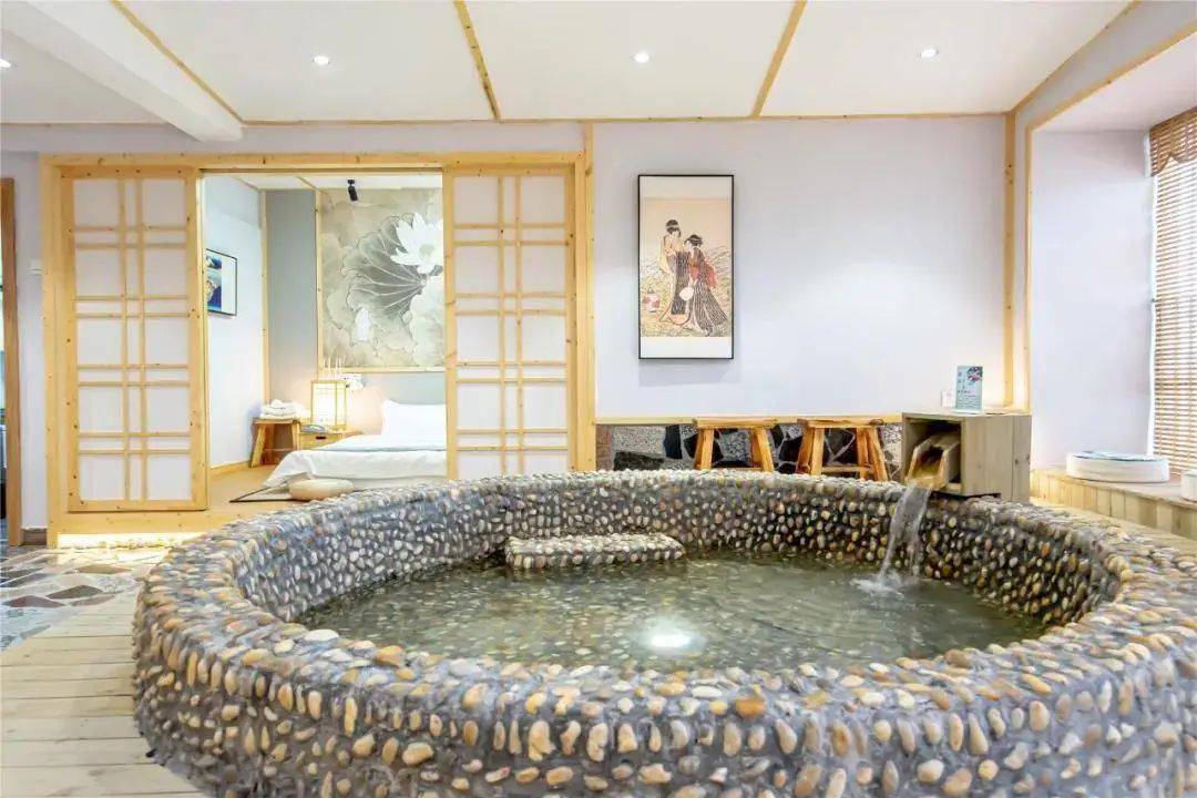 110平方米超大温泉泡池房 双人养生早餐!_手机搜狐网