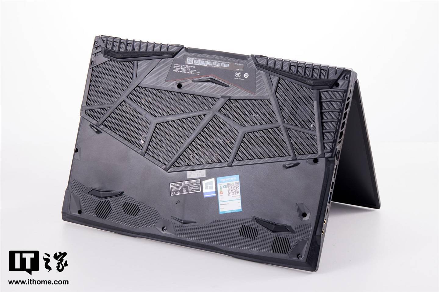 高性能|i7-10870H 和 RTX 2060 双拳出击，微星冲锋坦克 2 GL65 体验
