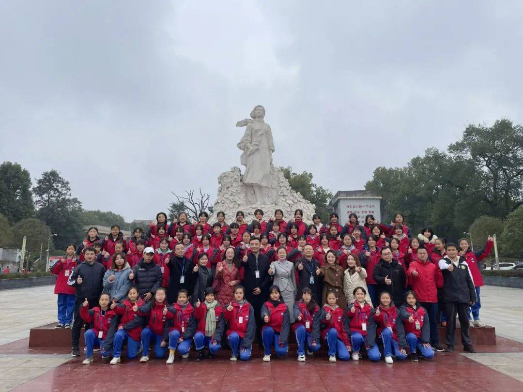 巾帼建功 | 江姐中学成立紫薇花江姐中学女子足球队啦