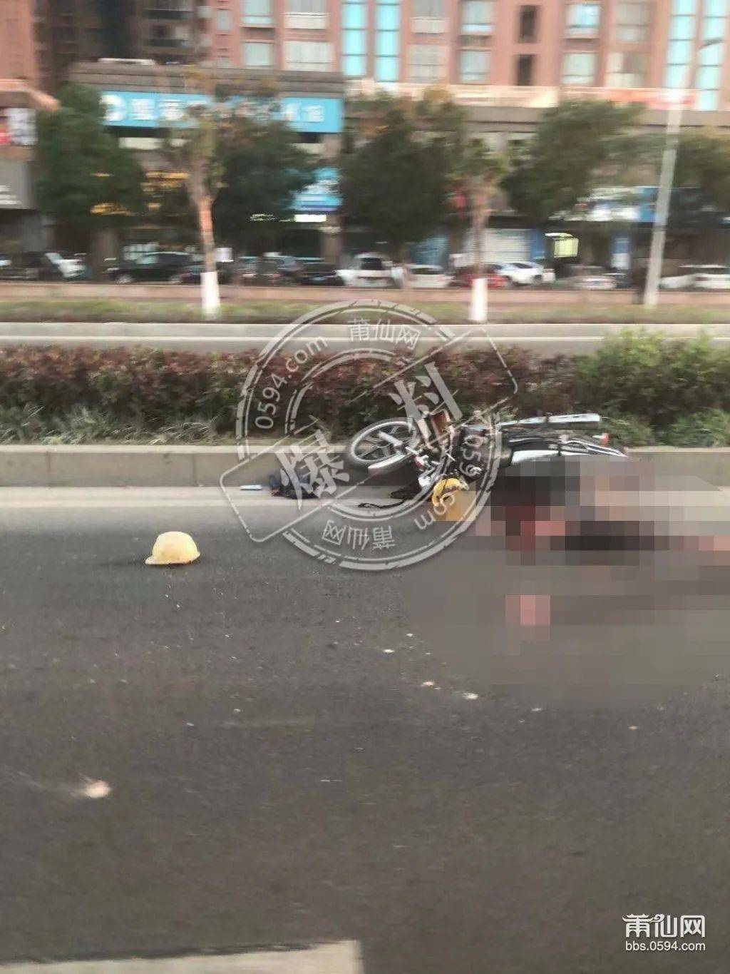 突发:荔园路车祸,现场不忍直视!