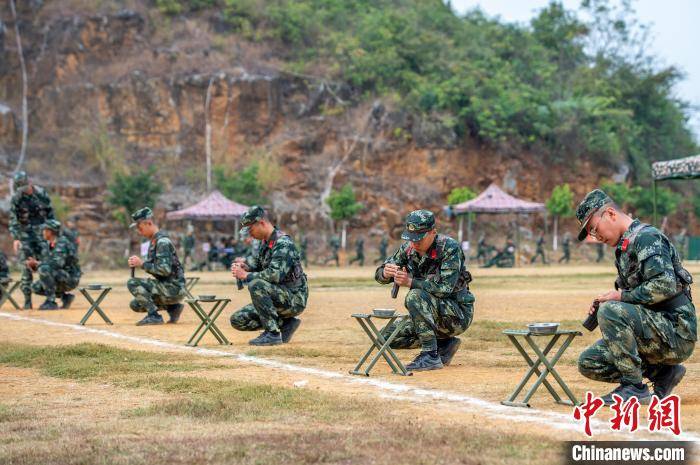 枪声阵阵 直击新兵首次实弹射击考核现场