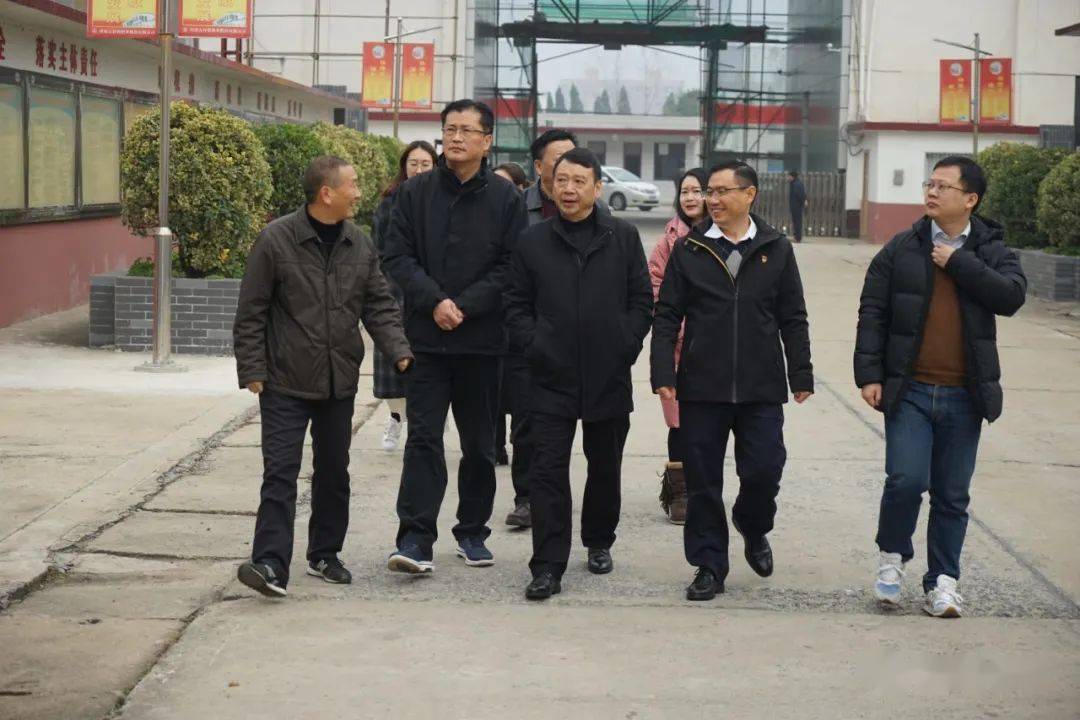 五粮液集团公司副总经理吴建军 深入五谷春酒业调研