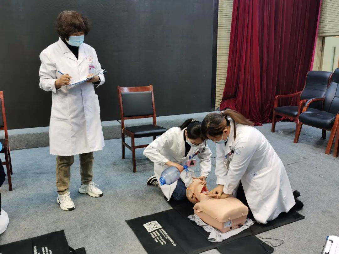 孝义市人民医院组织全院医务人员开展双人心肺复苏术技能考核